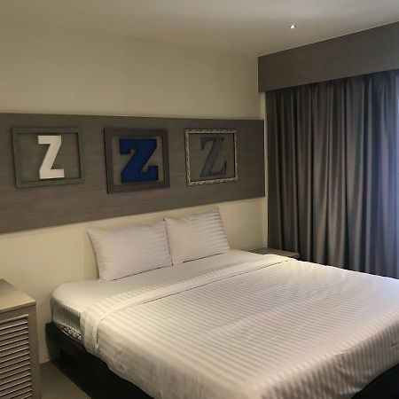 Lazy Sunday Hostel Bangkok Buitenkant foto