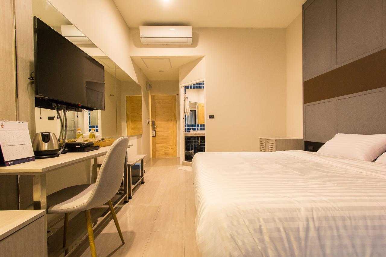 Lazy Sunday Hostel Bangkok Buitenkant foto