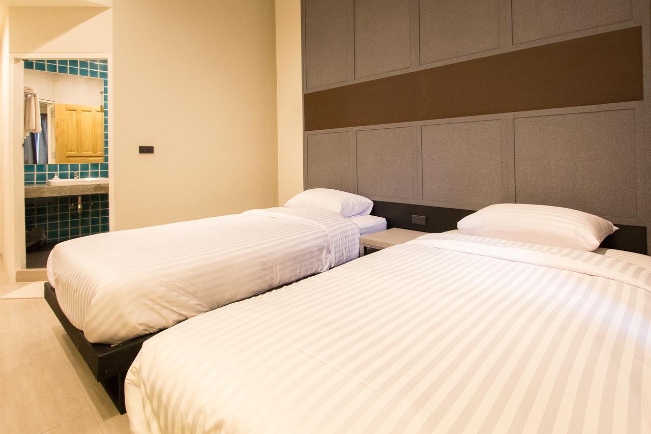 Lazy Sunday Hostel Bangkok Buitenkant foto