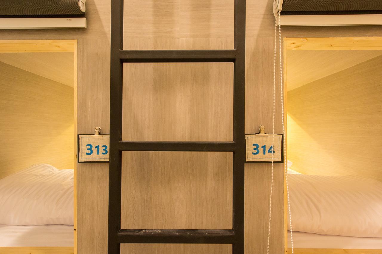 Lazy Sunday Hostel Bangkok Buitenkant foto