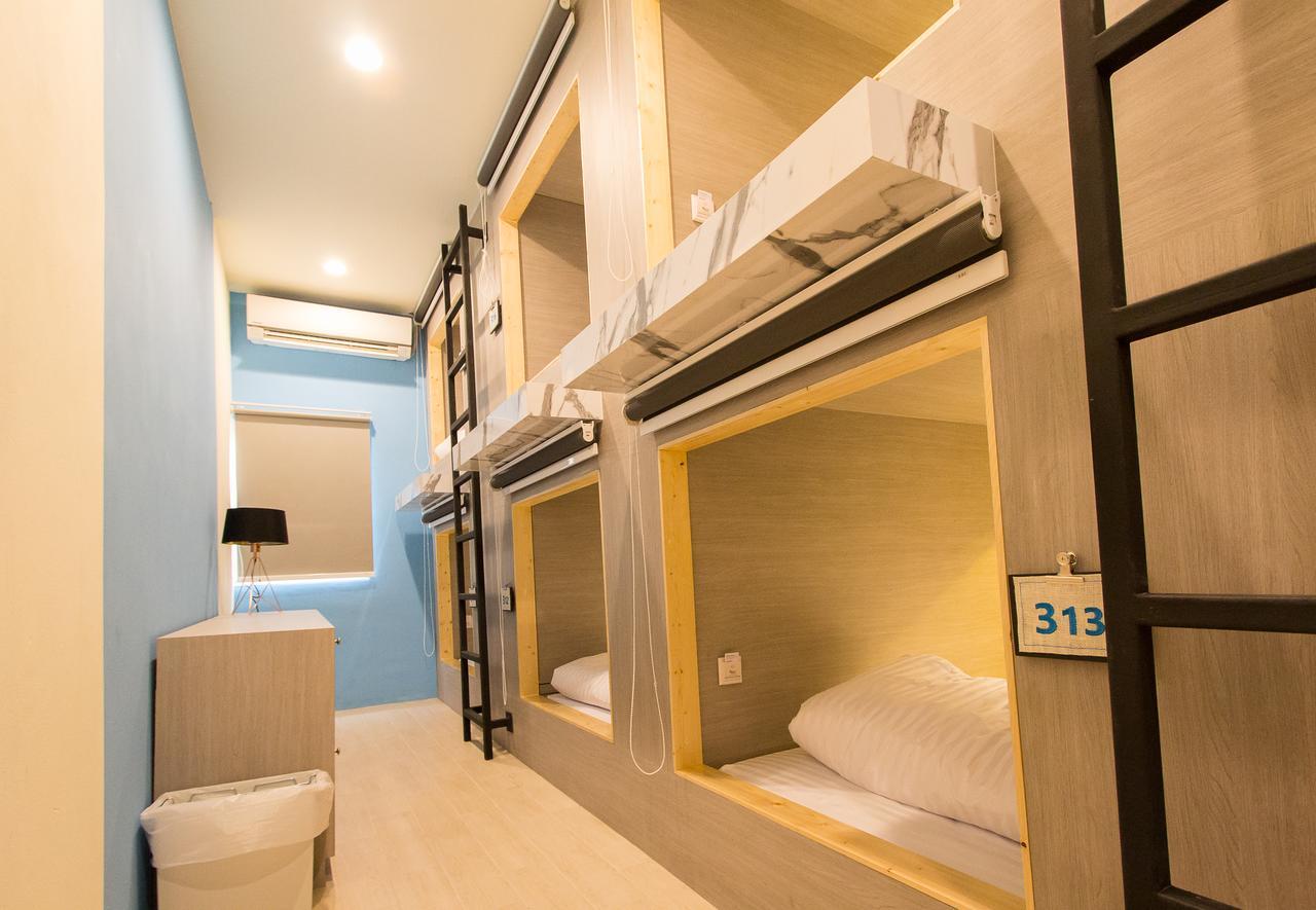 Lazy Sunday Hostel Bangkok Buitenkant foto