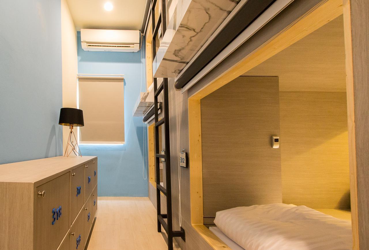 Lazy Sunday Hostel Bangkok Buitenkant foto