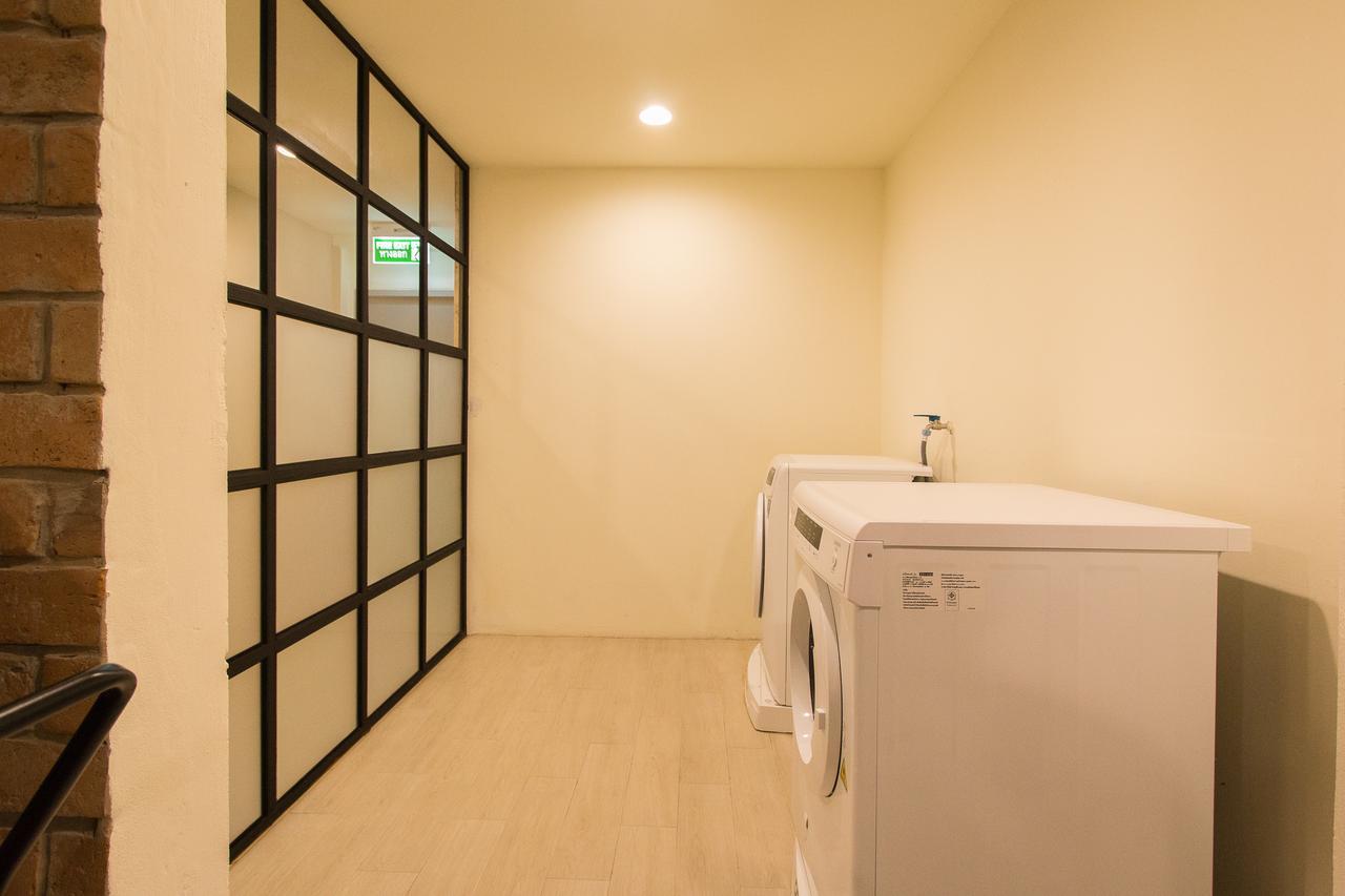 Lazy Sunday Hostel Bangkok Buitenkant foto
